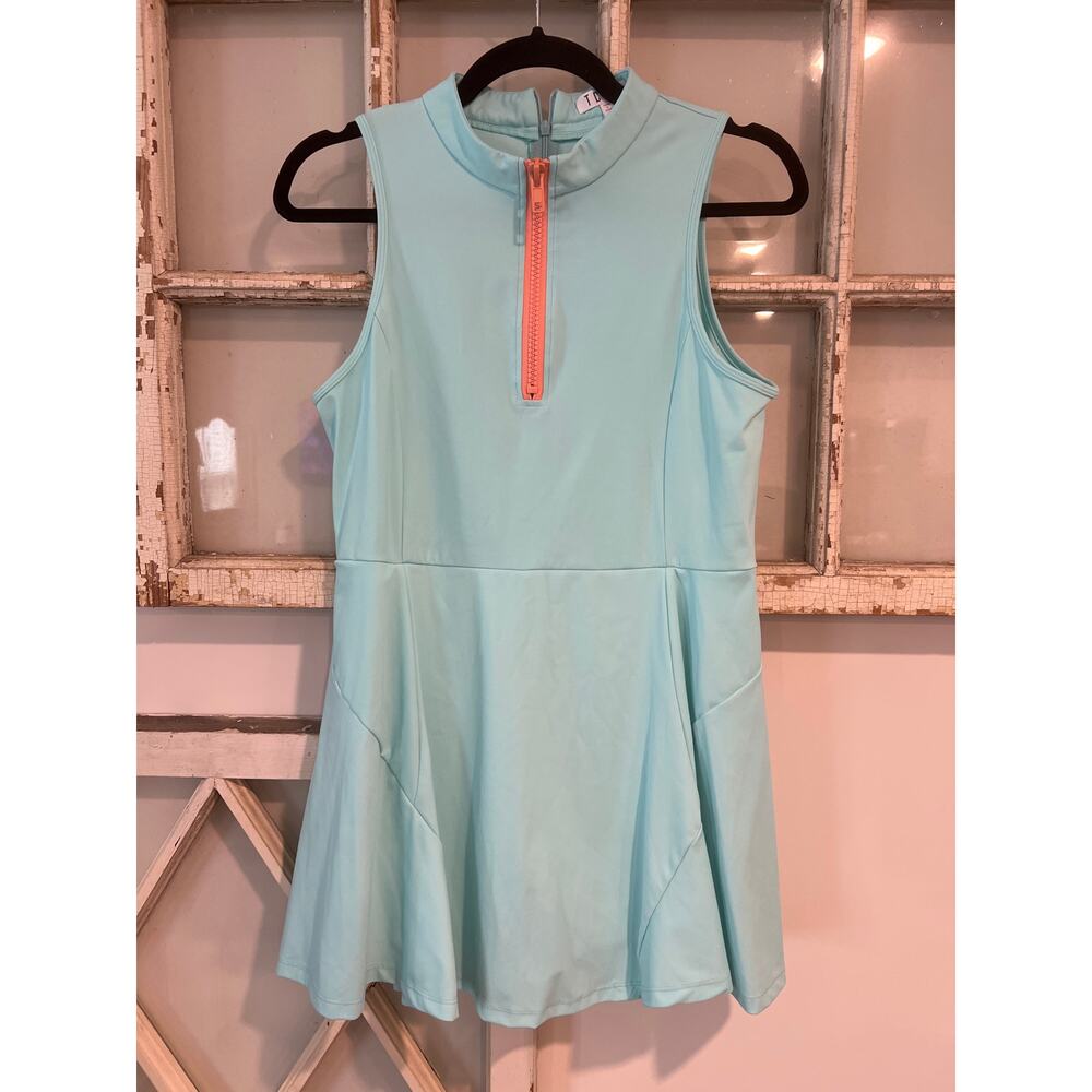 TCEC  size large athletic dress with built in shorts